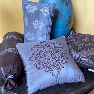 4 Elegant Decorative Pillow Set in Gray/silver and Brown